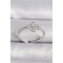 Style Of Carmen Pirinç Gümüş Renk Zirkon Taşlı Yonca Model Inci Detay Kadın Yüzük