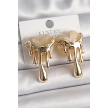 Style Of Carmen Pirinç Gold Renk Beyaz Sedefli Akan Kalp Model Kadın Küpe