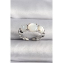 Tua Moda Pirinç Gümüş Renk Zirkon Taş Detaylı Beyaz Sedefli Vıp Seri Kadın Yüzük