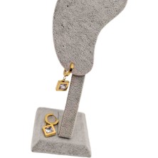 Han Ticarethane Altın Renk Taşlı Kare Çelik Küpe