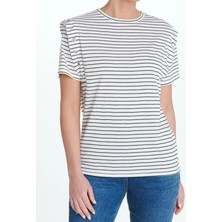 Kadın Çizgili Kolları Zımba Detaylı Bisiklet Yaka T-Shirt