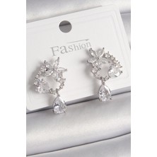 Tua Moda Pirinç Gümüş Renk Zirkon Taşlı Çiçek Model Sallantı Damla Detay Kadın Küpe