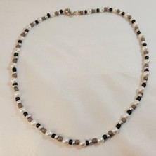 Crystal Atelier Siyah Kum Boncuk İnci Detaylı Kolye, İnci Kum Boncuk Kolye, Siyah Renk Kum Boncuk İnci Boncuk Kolye, Kum Boncuk İnci Kolye, Kum Boncuk İncili Tasarım Kolye  