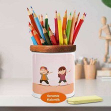 Dabbing Dansı Yapan İki Arkadaş Ahşap Seramik Kalemlik -2147