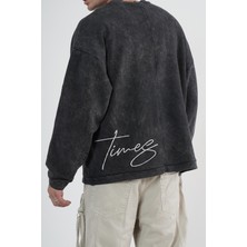 Yıkamalı Oversize Kalıp Nakışlı Sweatshirt