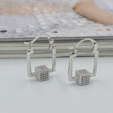 Gümüş Renk Zirkon Kare Detaylı Şık Halka Küpe