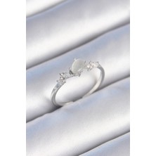 Ezo Concept Pirinç Gümüş Renk Zirkon Taşlı Oval Beyaz Mineli Kadın Yüzük