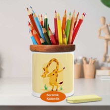 Asilmeydan Dabbing Dansı Yapan Zürafa Ahşap Seramik Kalemlik-2147844117