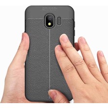 Samsung Galaxy J4 Için Uyumlu Ultra Koruma Deri Görünümlü Silikon Yüzey Kılıf Niss Kapak