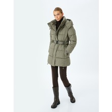 Koton Cepli Kapüşonlu Kemerli Uzun Şişme Mont