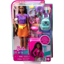 Barbie HGX55 Barbie Brooklyn Seyahatte Bebeği ve Aksesuarları