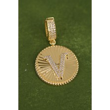 V Harf Altın Kolye Ucu  CGKKLY177