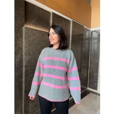 Elif Özbey Gri Çizgili Oversize Kazak