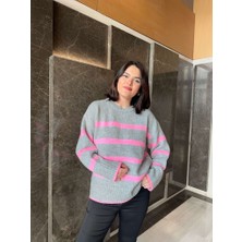 Elif Özbey Gri Çizgili Oversize Kazak