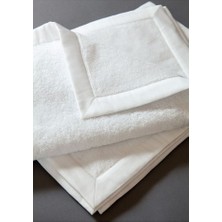 Metinev Beyaz Saten Köşeli Beyaz Havlu
