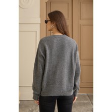 Elif Özbey Gri Keten Çiçekli Oversize Kazak