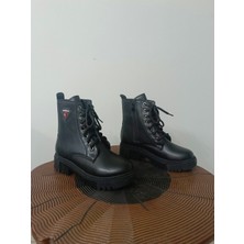Bağcıklısiyahkadınbotu