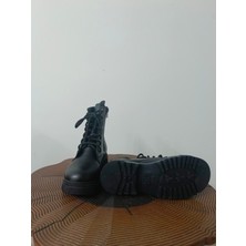 Bağcıklısiyahkadınbotu