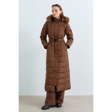 Nihan Kapşonlu Kemerli Kaz Tüyü Manto  Kahve