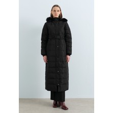 Nihan Kapşonlu Kemerli Kaz Tüyü Manto  Siyah