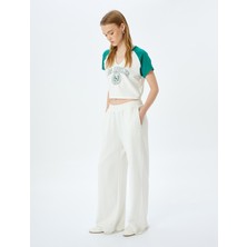 Koton V Yaka Kısa Kollu Kolej Baskılı Crop Slim Fit Tişört