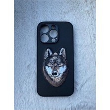 Iphone 14 Deri Üzerine Bozkurt Nakış Işlemeli Telefon Kılıfı