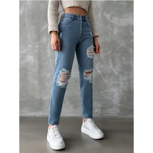 Denim Lazer Kesim Yırtık Mom Jean Pantolon - Mavi