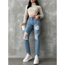 Denim Lazer Kesim Yırtık Mom Jean Pantolon - Mavi