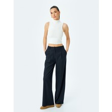 Koton Dik Yaka Kolsuz Slim Fit Basic Crop Tişört