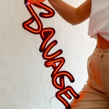 Savage Vahşi Neon Süsü -Metal Üzerine Dekoratif Renkli Işıklı Duvar Aydınlatması Tablo -70CM (En) x 21CM (Boy)