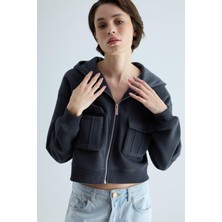 Kadın Antrasit Körüklü Cep Detaylı Kapüşonlu Crop Hırka