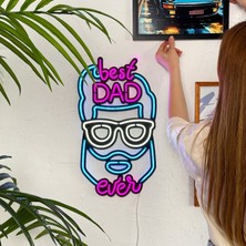 Şimdiye Kadarki En Iyi Baba - Baba Hediye - Best Dad Ever - Neon LED Duvar Metal Dekor - 27CM (En) x 49.5cm (Boy)