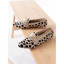 Divolya Miu Bej Siyah Toka Detaylı ( 1 cm Topuklu ) Sivri Burun Babet