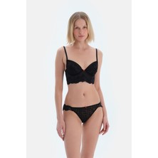 Siyah Aksesuar Detaylı Dantelli G-Strıng Külot