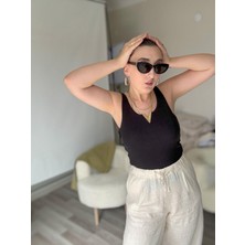 Yakası Aksesuarlı Fitilli Atlet