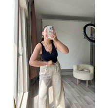 Yakası Aksesuarlı Fitilli Atlet