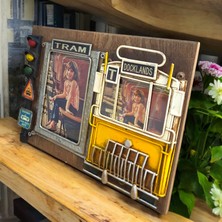 Tramvay Temalı Ahşap ve Metal Fotoğraf Çerçevesi – 18x24 cm, Çift Fotoğraflık, El Yapımı, Sevgiliye Hediyelik