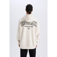 DeFacto NBA Brooklyn Nets Oversize Geniş Kalıp Kapüşonlu Sırt Baskılı Skuba Dalgıç Kumaş Sweatshirt D6711AX25SP