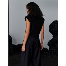 Oversize Kesim Vatkalı Dökümlü Bisiklet Yaka T-Shirt - Siyah