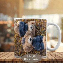 Asilmeydan Toprağa Uzanan Iki Romantik Ayıcık Kupa Bardak HEDIYELIK-227