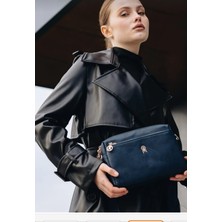 Yağmur Store Kadın Lacivert 3 Bölmeli Astarlı Ayarlanabilir Kolon Askılı Çapraz El Omuz Çantası