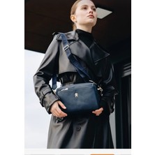 Yağmur Store Kadın Lacivert 3 Bölmeli Astarlı Ayarlanabilir Kolon Askılı Çapraz El Omuz Çantası