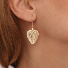 Nox Jewelry 14 Ayar Altın Kaplama Yaprak Form Dokulu Sallantılı Gümüş Küpe - Minimal Şık Küpe - E00272