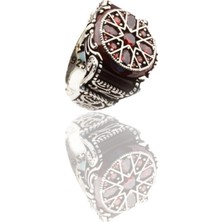 Necati Gün Akik ve Garnet Taşlı Yanları Karbon Işlemeli Gümüş Erkek Yüzük