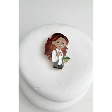 Kahverengi Saçlı Mineli Kadın Öğretmen Broş (5cm)