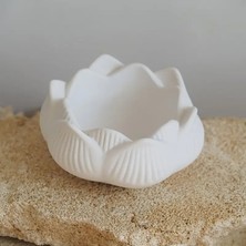 Lotus Şeklinde Tea Light Detaylı Beyaz Mumluk