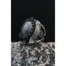 Prestige Gümüş Özel Tasarım Sıkma Kehribar Taşlı Ayetel Kürsi ve Kelime-I Tevhid Yazılı ve Zülfikar Kılıcı 925 Ayar Gümüş Erkek Yüzüğü 901433