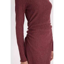 DeFacto Bodycon Vücudu Saran Yarım Balıkçı Yaka Basic Düz Bürümcük Uzun Kollu Midi Bordo Elbise D8643AX24AU