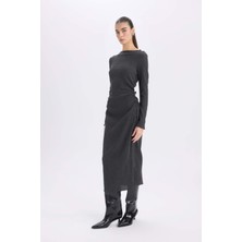 DeFacto Bodycon Vücudu Saran Yarım Balıkçı Yaka Basic Düz Bürümcük Uzun Kollu Midi Elbise D8643AX24AU