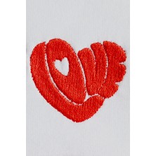 Love Kalbi Desenli Nakış Tişört - Sevgililer Günü Tasarımı